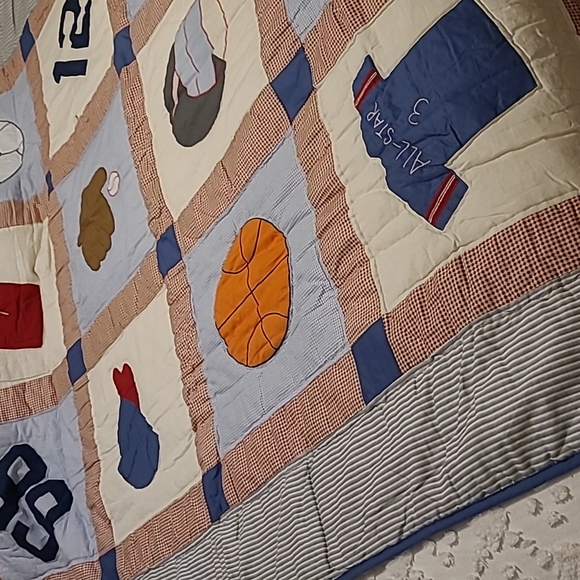 Lid'l Dolly's Sports Quilt - Picture 10 of 16